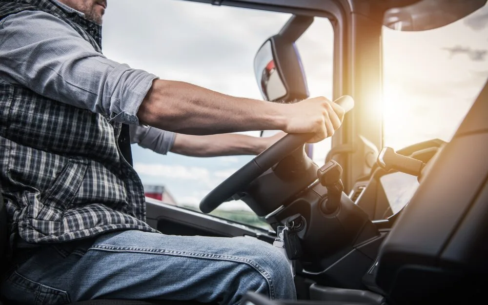 長距離トラック運転手の年収は高いと言える？