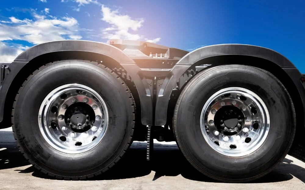 ISO規格トラックのタイヤ交換手順